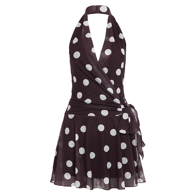 Dame forførende vinkelkjole med polka-dot mønster og raffineret design Skovae