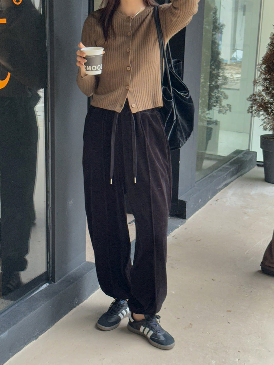 Dame behagelige sweatpants lavet af blødt velourstof med elastisk talje og snoretræk Stilla