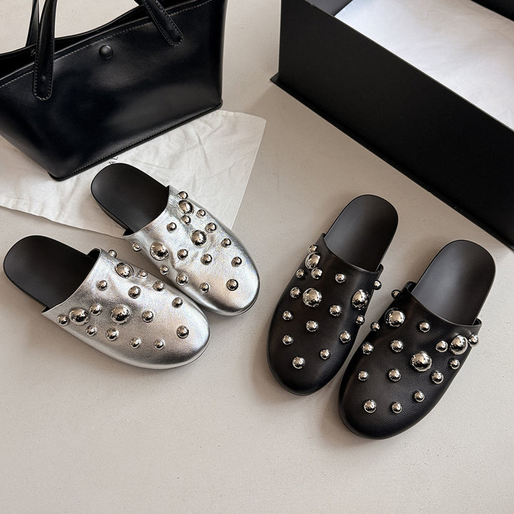 Femme Fashion-Forward Slip-On Mules med dekorative metalliske accenter Stilla
