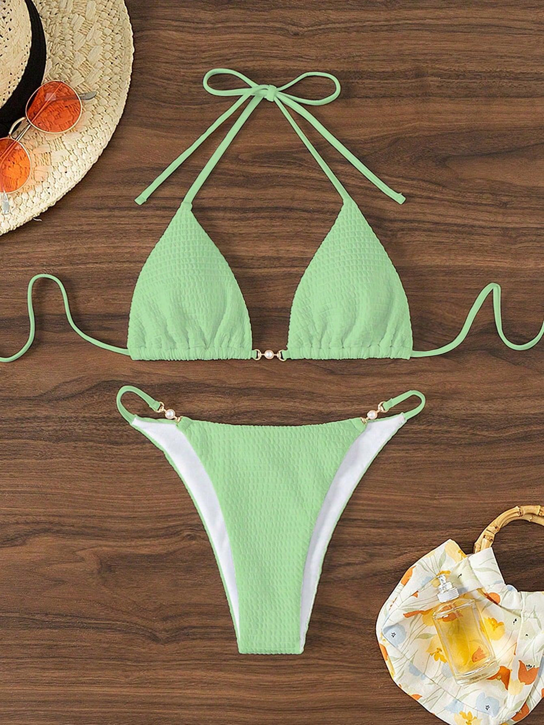 Dame triangel-bikini med moderne snøre detaljer og elegante accenter Skovae