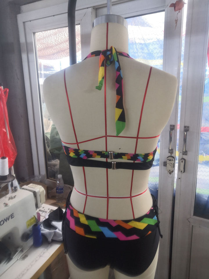 Dame Sporty bikini-sæt med justerbare stropper og moderigtigt farvedesign Skovae