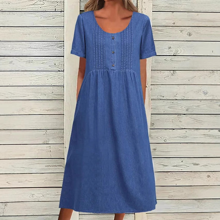 Dame nan locker siddende Midikjole i Denim-look med Rundhalsudskæring, brystfalsker og sidelommer Skovae