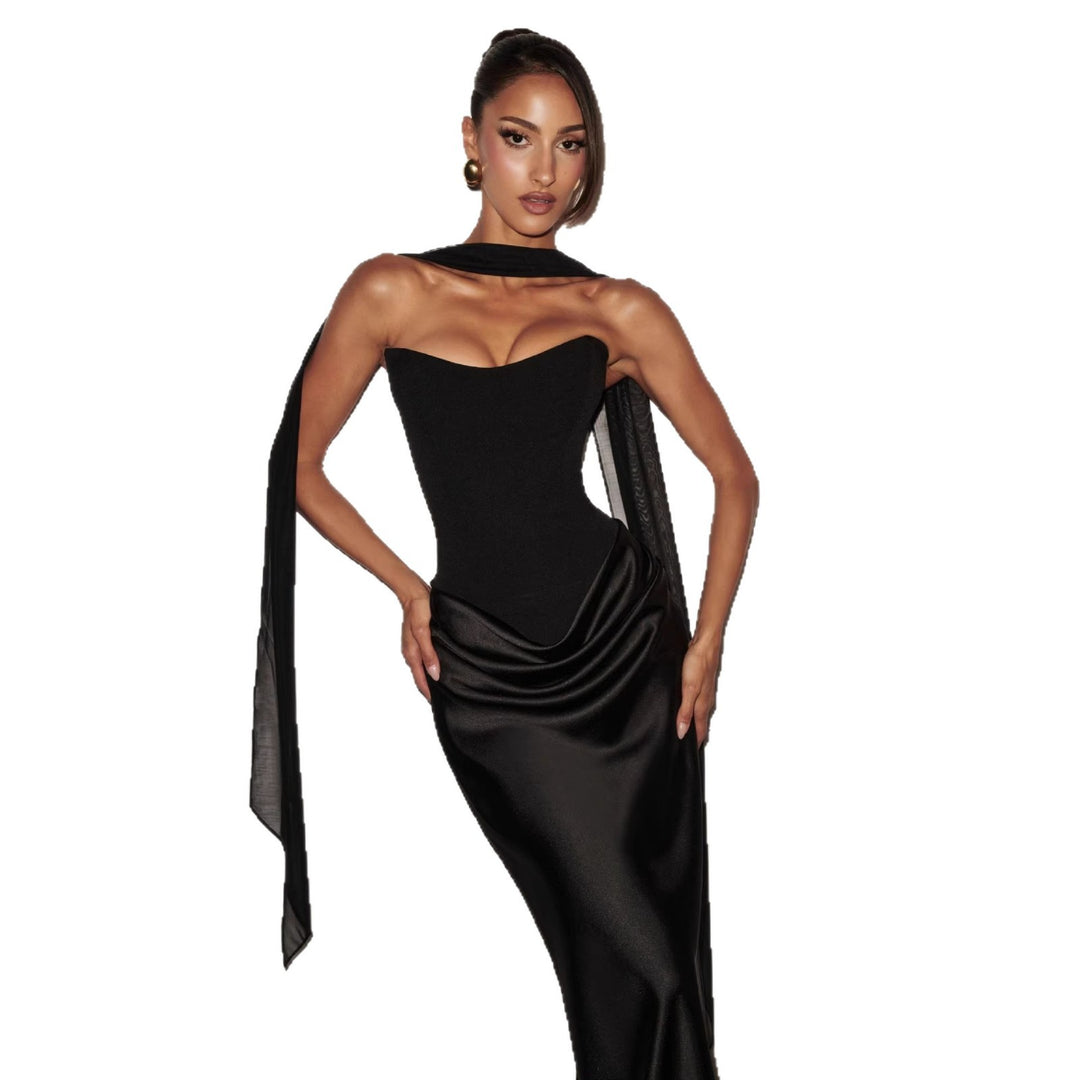 Kvinders aftenkjole med off-shoulder design og elegant slids Skovae