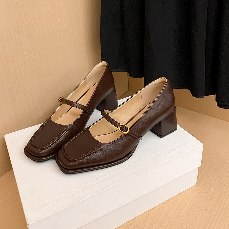 Dame Mary Jane Pumps med elegant blokhæl og moderne rem Stilla