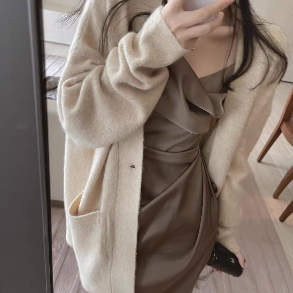 Dame Cozy Cardigan med en Løs Pasform og Lommer