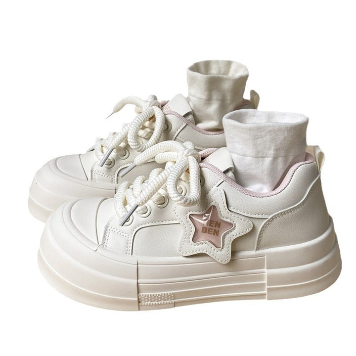 Dame Sneakers med unikt stjernedetalje og trendy plateau sål Stilla