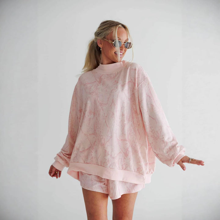 Kvinders afslappede sweatshirt og shorts sæt med høj stående krave og elastiske detaljer Skovae