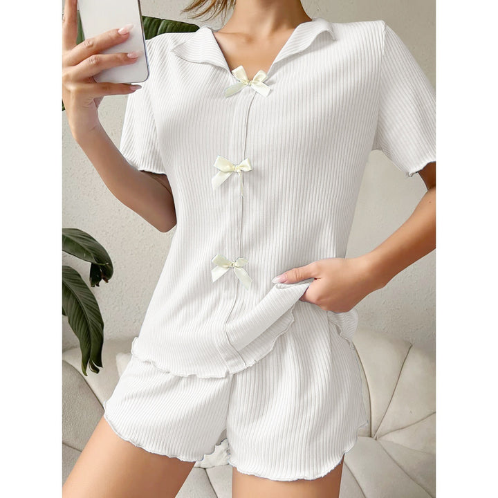 Dame Pyjama-sæt med elegant krave og sarte sløjfer Stilla