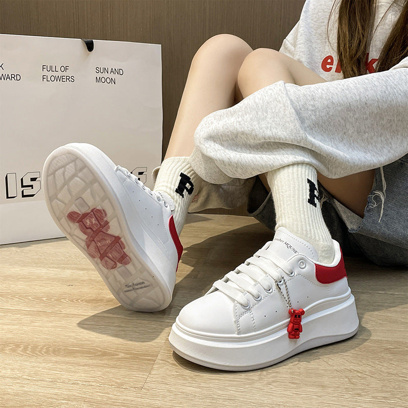 Dame Platform Sneakers med dekorativ bjørn vedhæng og komfortabel fodseng Stilla