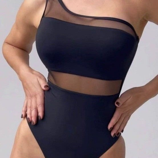 Dame one-piece badedragt med asymmetrisk snit og transparente accenter Skovae