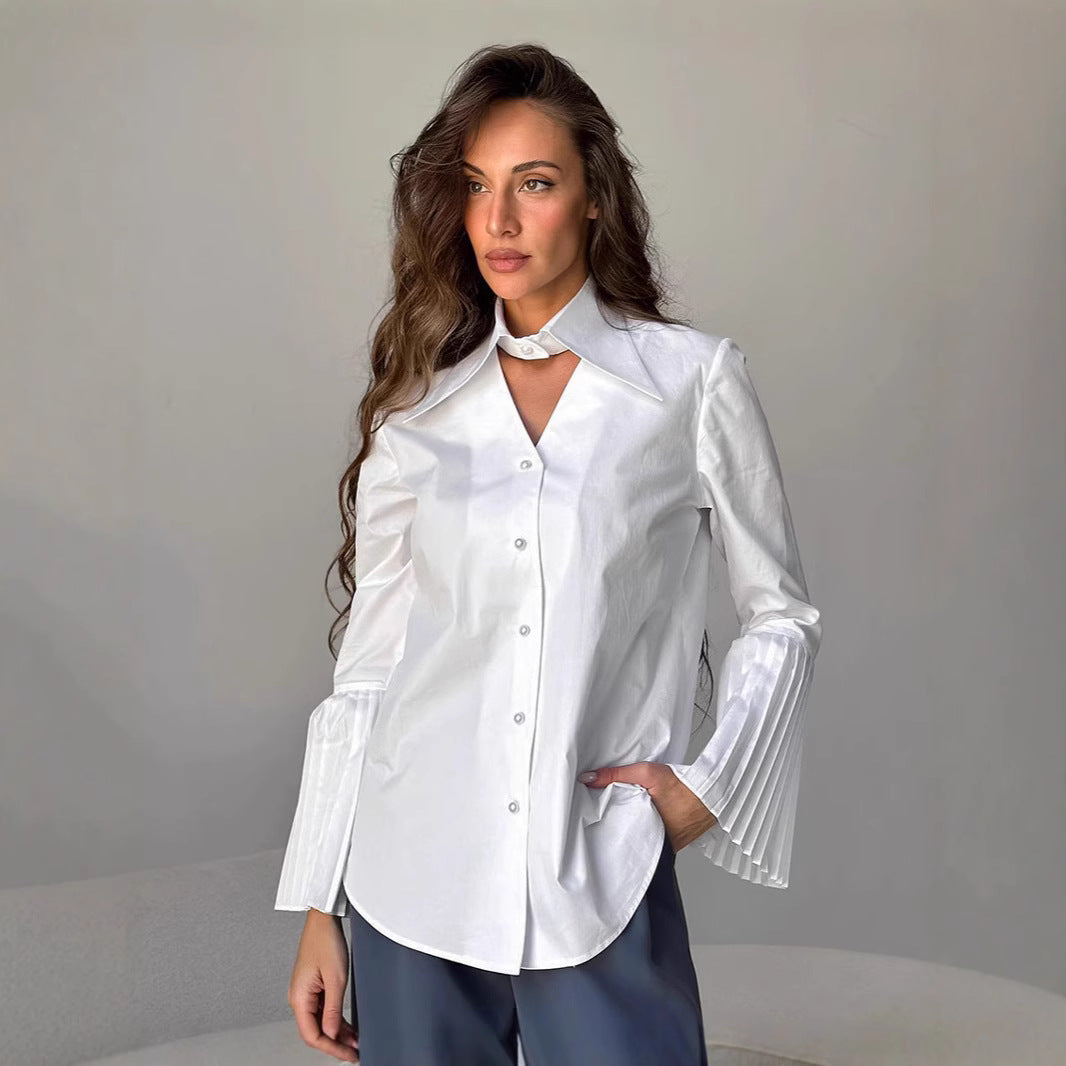 Dame skjorte med elegante plisseringer og moderne ståkrave Stilla
