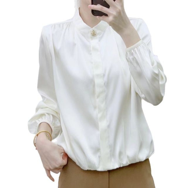 Damebluse med høj krave og elegante flæsedetaljer Stilla