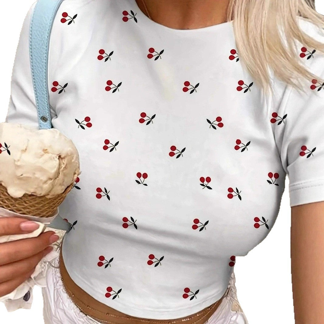 Dame Crop-T-Shirt med friske kirsebærmotiv og figursyet snit Skovae