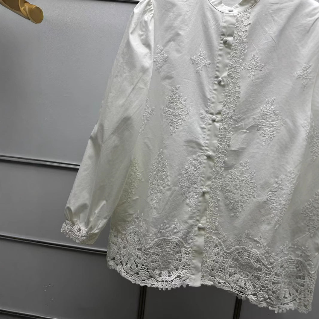 Dame sommerbluse med fine spidsedetaljer og delikate applikationer Stilla