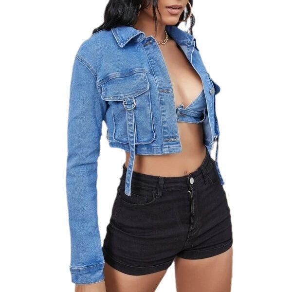 Dame Kort Denim Jakke i moderne Crop-design med elegante trykknapdetaljer Stilla