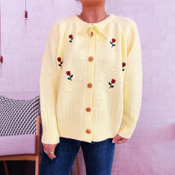 Dame cardigan med legende blomster broderi og knaplukning Stilla