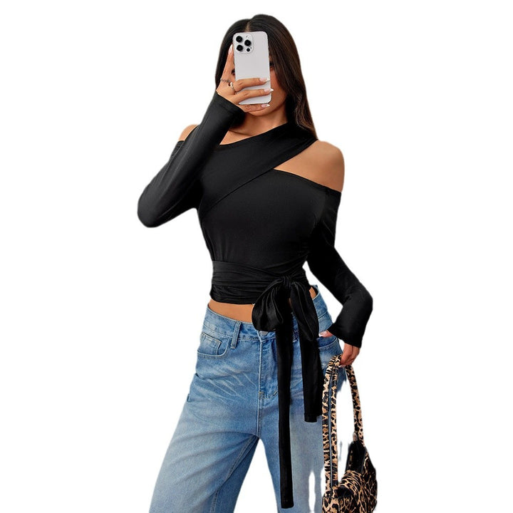 Kvindernes asymmetriske wrap top med stilfuldt halter design og elegant samling Stilla