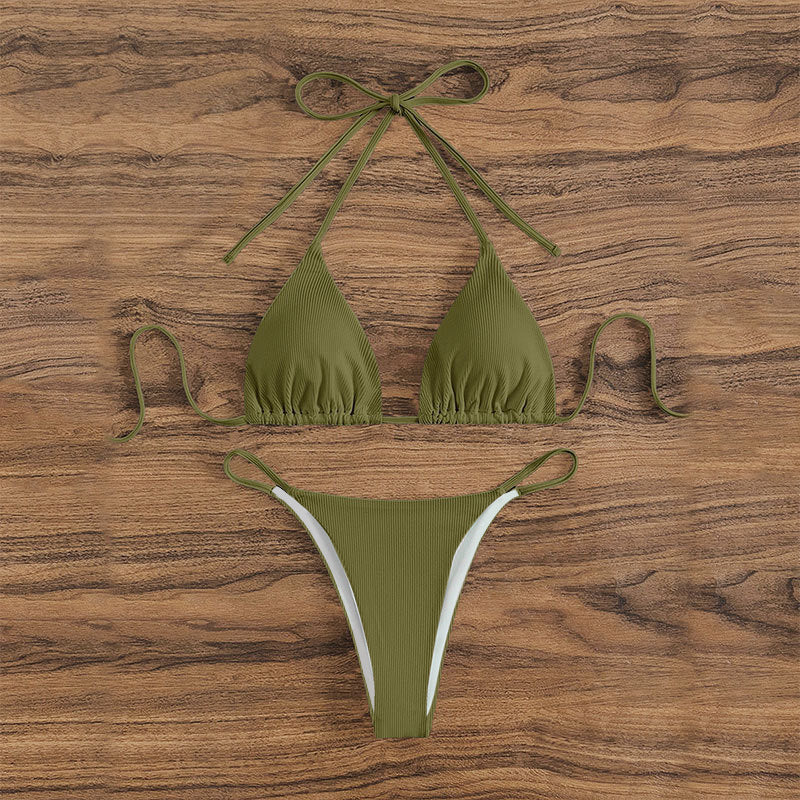 Dame triangel-bikini med fin ribstruktur og legende bånd skovae
