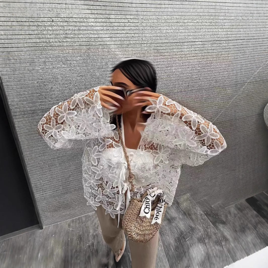 Dame spidsbluse med florale detaljer Stilla
