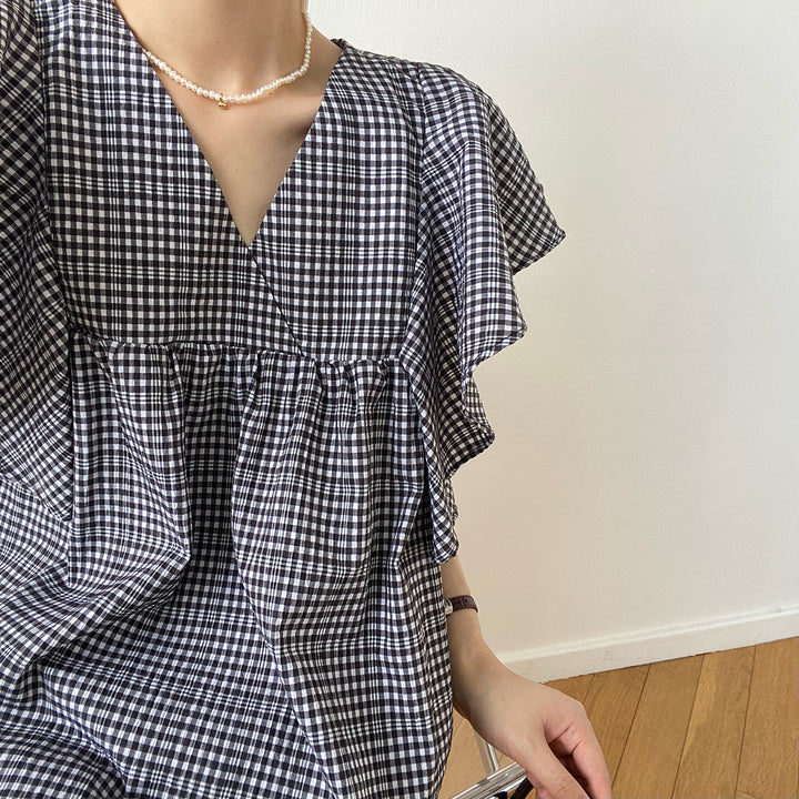 Damebluse med voluminøse flæsedetaljer og V-udskæring Stilla