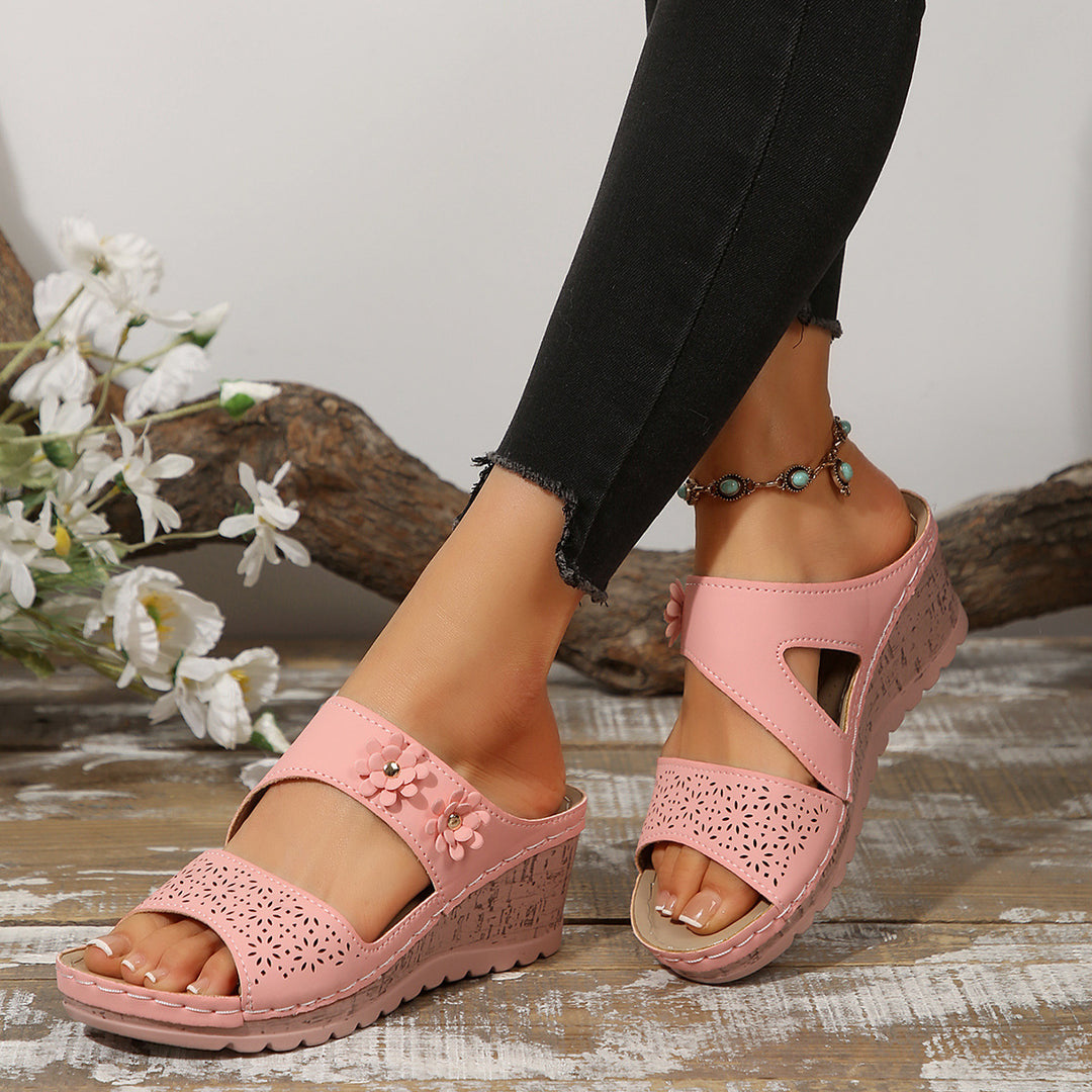 Dame Wedge-Pantoletten med floralsk snit og ergonomisk fodseng Stilla