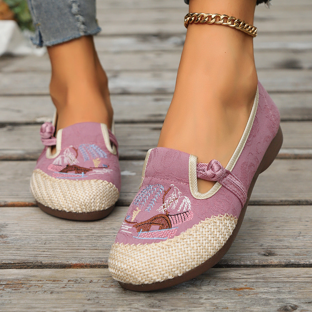 Dame modische Slippers med dekorativt broderimotiv og komfortabel sål Stilla
