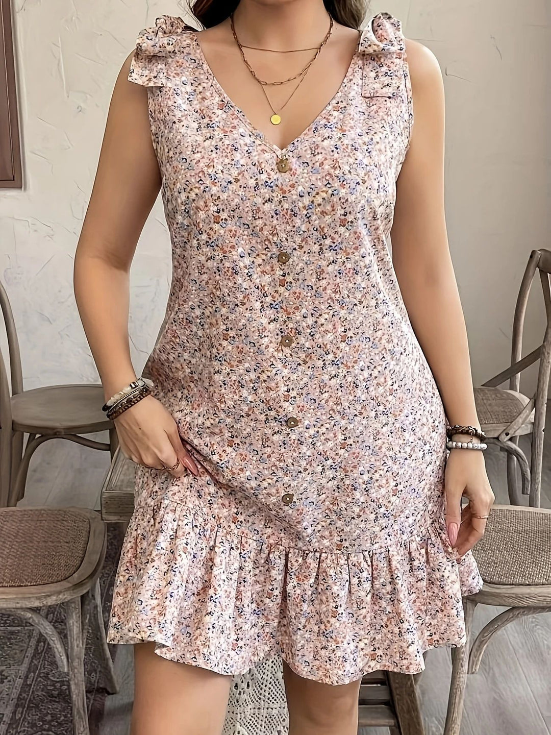 Dame sommerkjole med blomstret design og flæsekanter Stilla