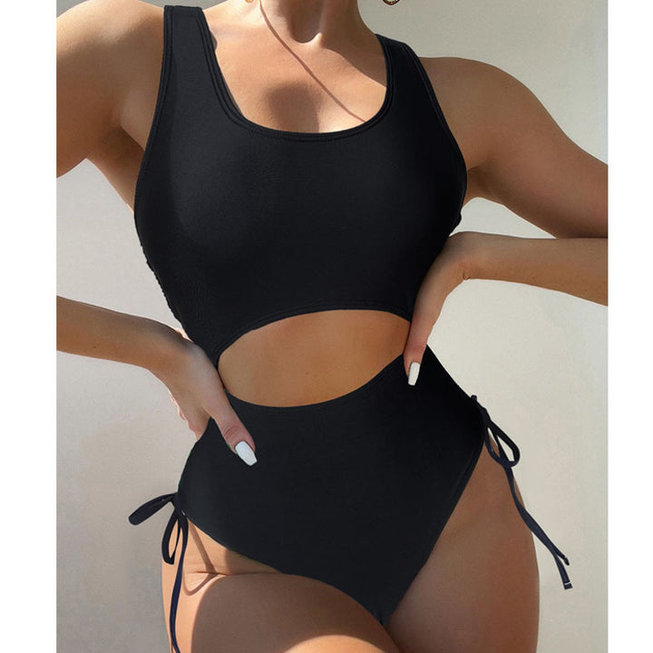 Dame one-piece badedragt med sideskæringsdetaljer Skovae