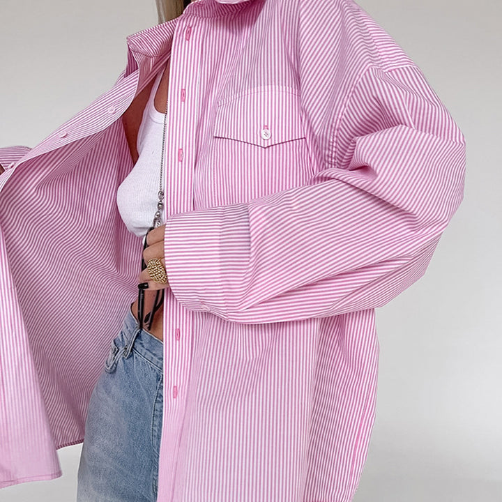 Dame stribet oversized skjorte med brystlomme og afslappet snit Stilla