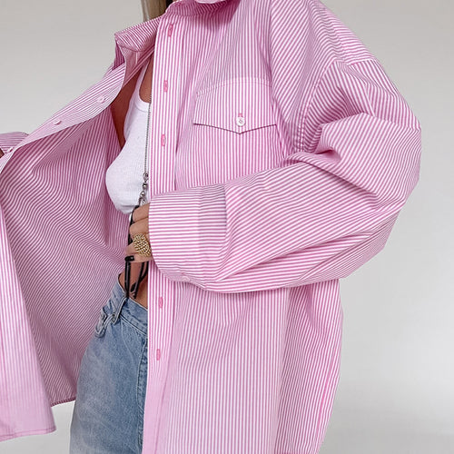 Dame stribet oversized skjorte med brystlomme og afslappet snit Stilla