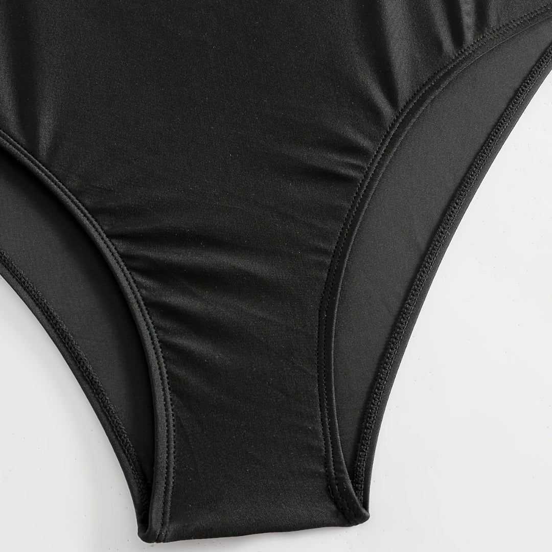 Dame one-piece badedragt med moderne cut-out-design Skovae