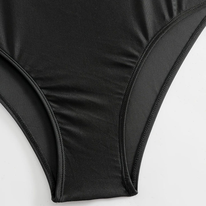 Dame one-piece badedragt med moderne cut-out-design Skovae