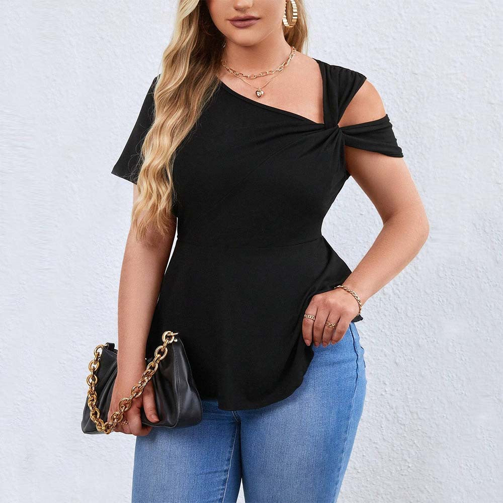 Dame top med asymmetrisk cut-out og raffineret omslagsdesign Skovae