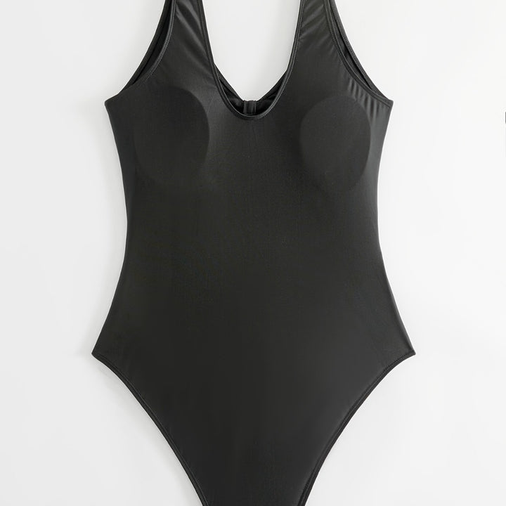 Dame one-piece badedragt med moderne cut-out-design Skovae