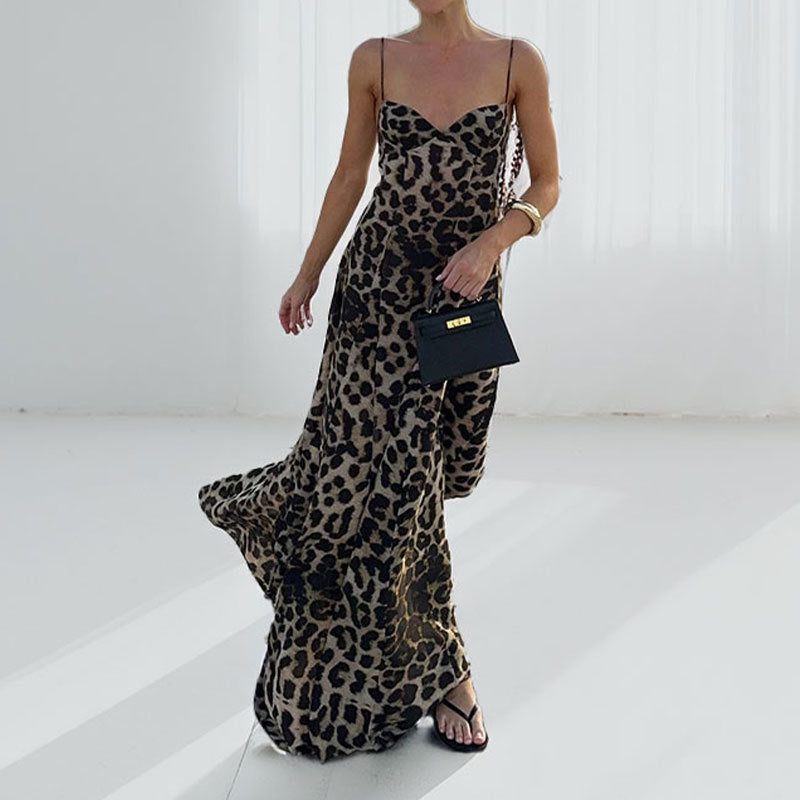 Dame maxikjole i elegant leopardmønster med fine spaghetti-stropper Stilla