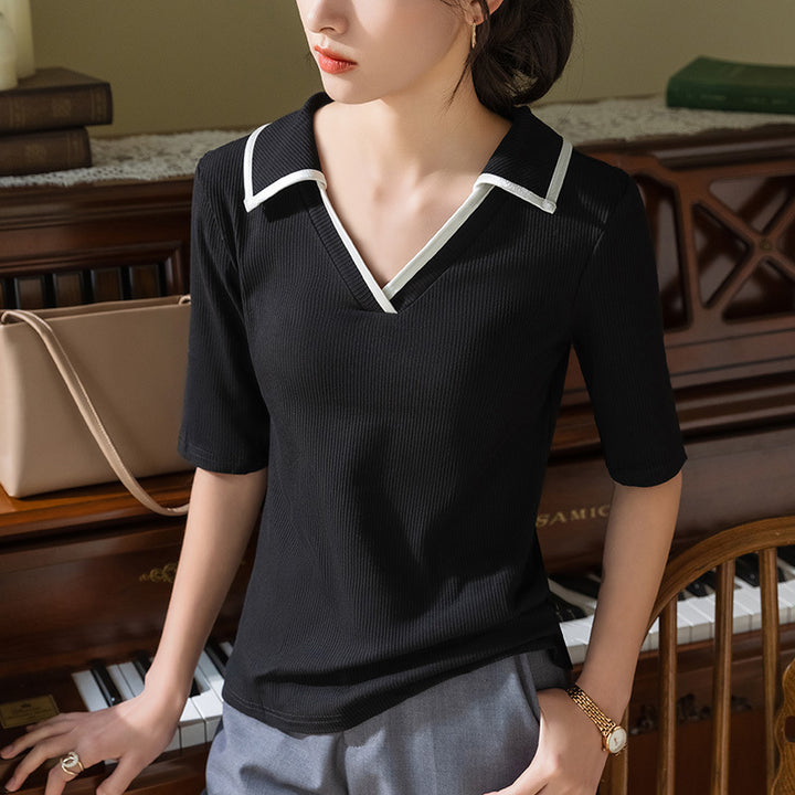 Dame Polo-Shirt med elegant V-udskæring og stilfulde kontrastdetaljer Stilla