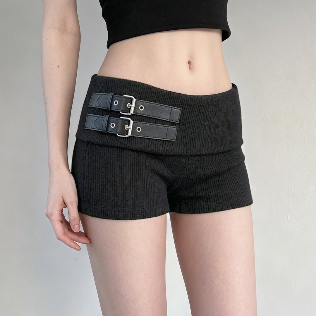 Dame shorts med bred talje og dekorative spænder Skovae