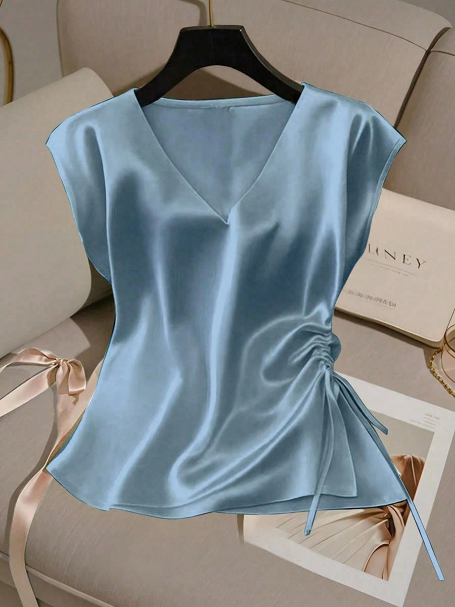 Dame satinbluse med sidelomme og V-hals Skovae