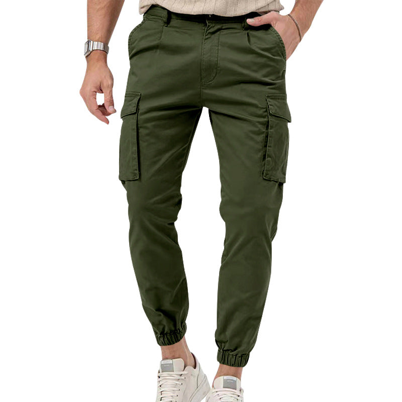 Herrer nan konisk tætsiddende Cargo bukser i arbejdstil med påsyede klaplommer og elastisk ankelmanchet Skovae