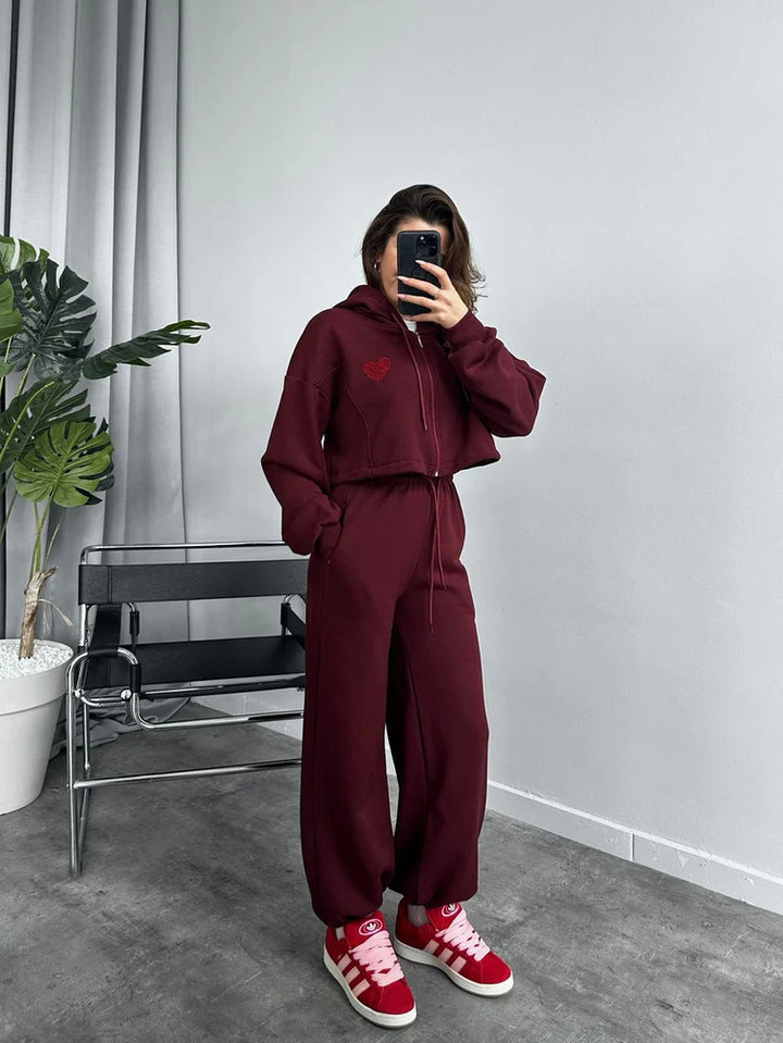 Kvinders sporty crop hoodie med løs pasform og komfortable joggers Skovae