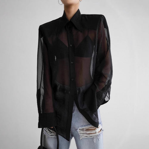 Dame transparent chiffonbluse med moderne snit og elegante detaljer Stilla