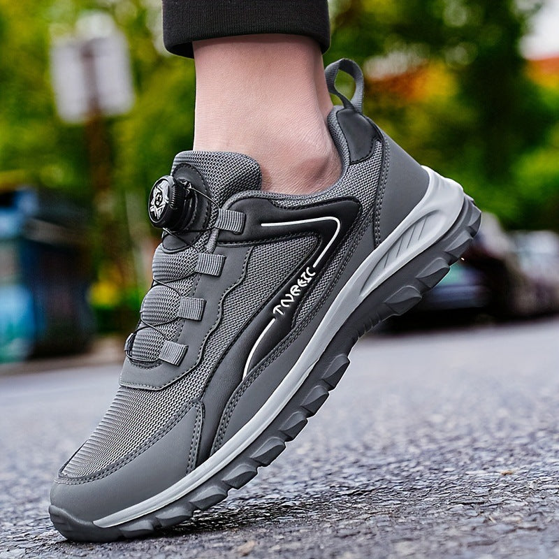 Unisex nan let trail- og by sneakers med fint justerbar drejeåbning, forstærket tåhætte og multidirektionelt profileret sål Skovae