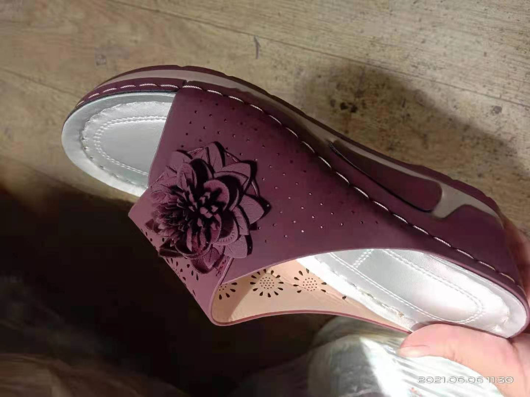 Dame komfortable slippers med blomsterperforeringer Stilla