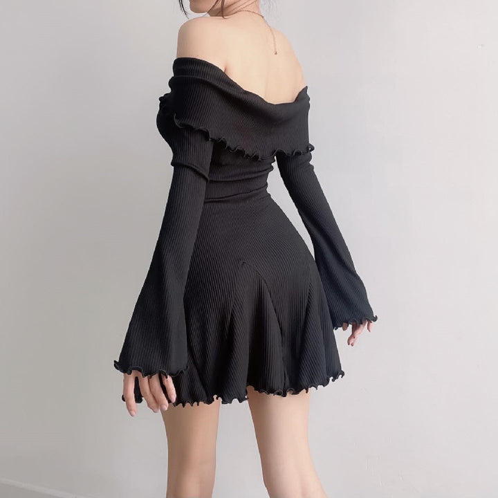 Dame Elegant Off-Shoulder Kjole med Ærmer og Modige Draperinger Stilla
