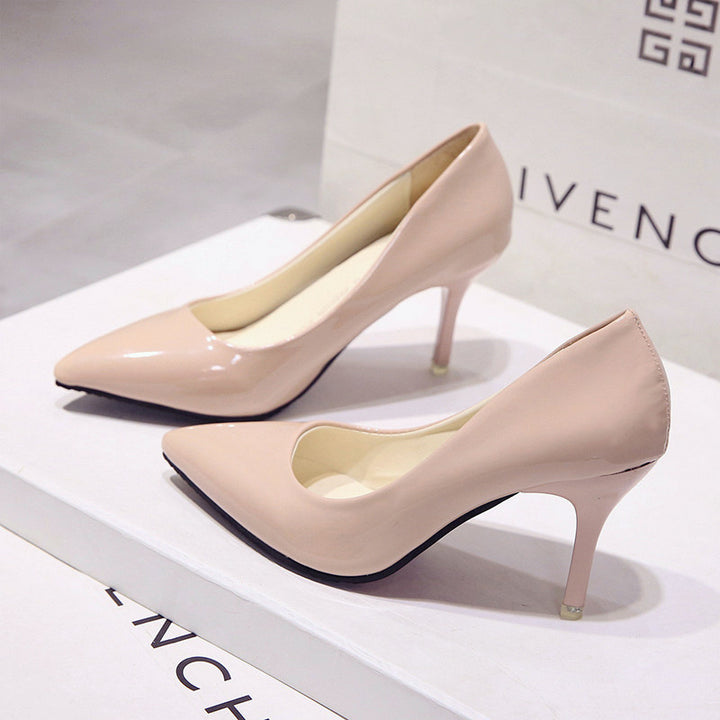 Dame Elegant Højglans-Pumps med smal Silhuet og komfortabelt Inderlag Stilla