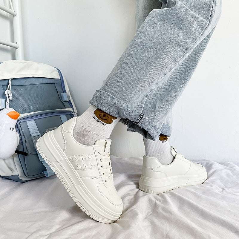 Dame platform sneakers i elegant design med forstærket sålprofil og åndbar overfladestruktur Stilla