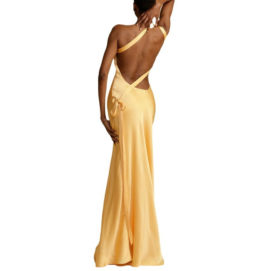 Dame Elegant One-Shoulder Maxikjole i silkeagtigt, skinnende materiale Stiila