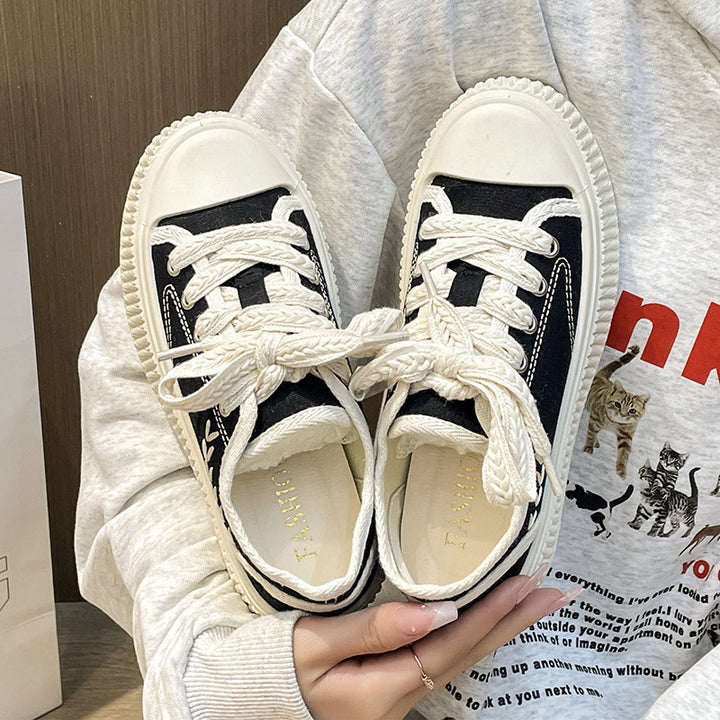 Dame Sneakers i en afslappet-modern stil med tyk platformssål og åndbar overfladestruktur Stilla