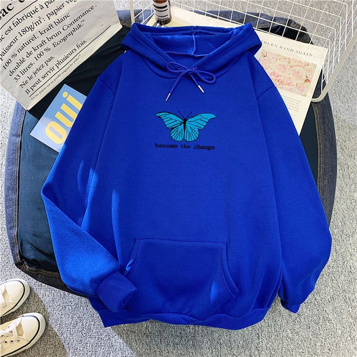 Kvinders hoodie med kort skæring og unikt sommerfugl motiv Skovae