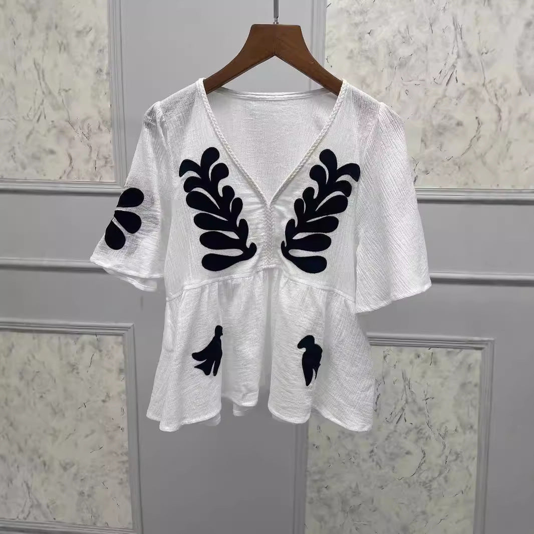 Damebluse med dekorative applikationer og afslappet snit Stilla
